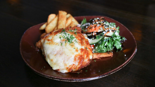 Din ce tara este PUIUL PARMA?