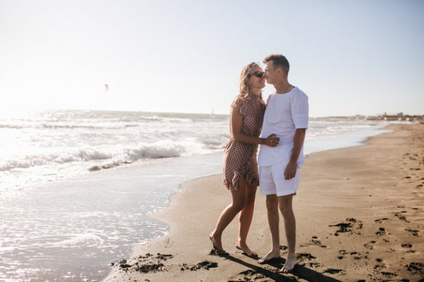 Cine a facut primul pas?