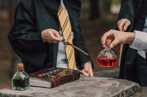 Harry Potter este cea mai vanduta carte a secolului 21.