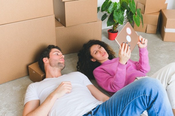 Postati poze impreuna pe retelele de socializare?