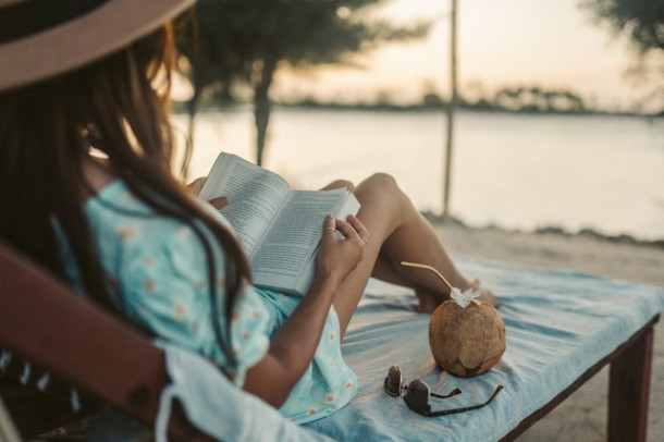 Care era numele personajului feminin din povestea Frumoasa si Bestia?