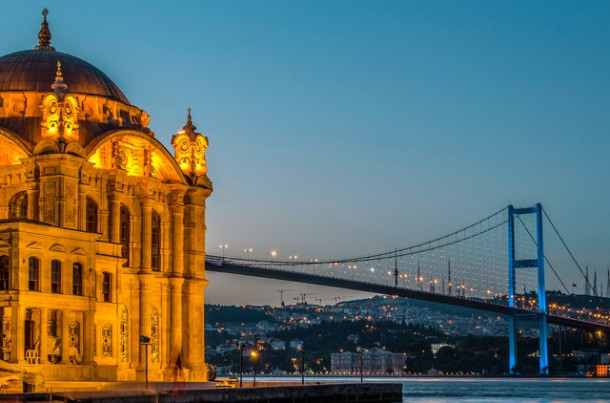 Pe ce stramtoare este pozitionat orasul Istanbul?