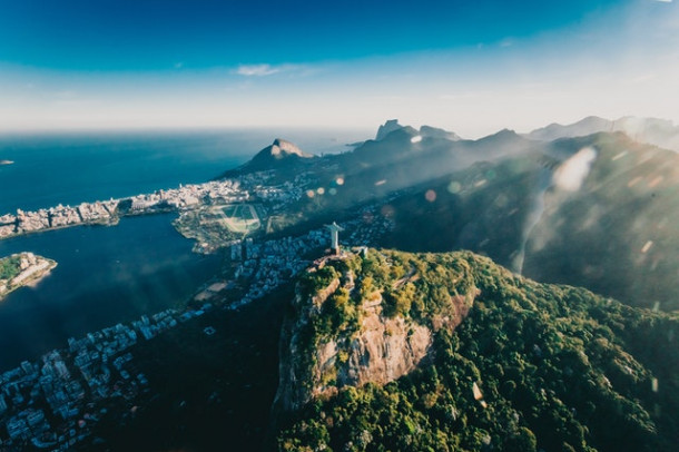 Cati metri are celebra statuie din Rio de Janeiro?