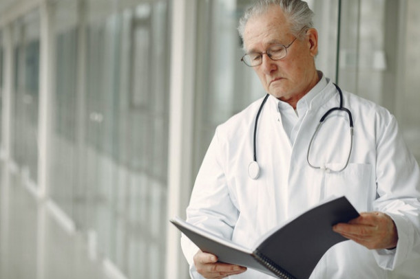 Un doctor prescrie unui pacient trei pastile pe care le ia din jumatate in jumatate de ora. De cat timp este nevoie sa le ia pe toate?