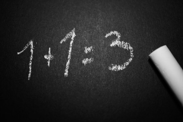 Ce numar urmeaza in serie 172, 84, 40, 18...?