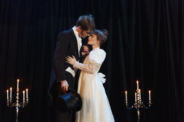 Cine a compus Traviata?