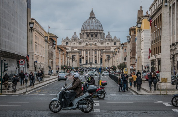 Cati locuitori are Vaticanul?