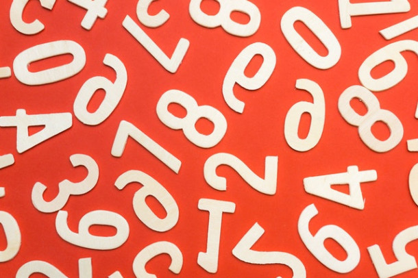 Alege un numar maestru.