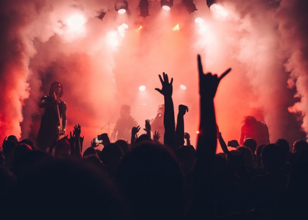 In ce an s-a tinut concertul caritabil Live Aid?