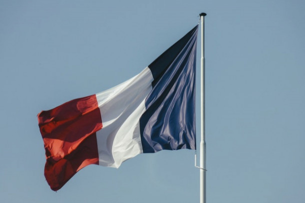 Cum se traduce din franceza expresia Je ne regrette rien?
