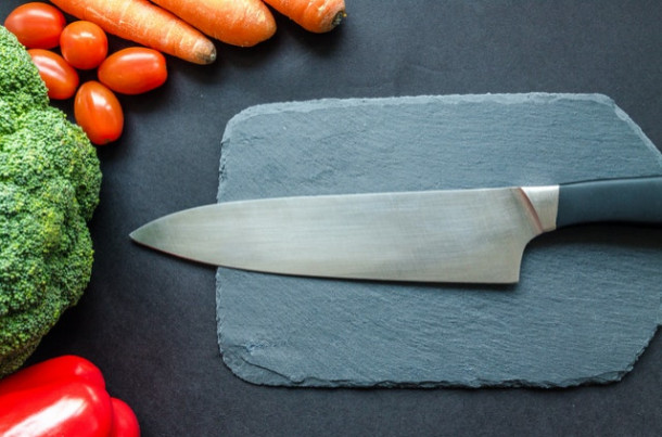 Care este forma de plural a cuvantului KNIFE?