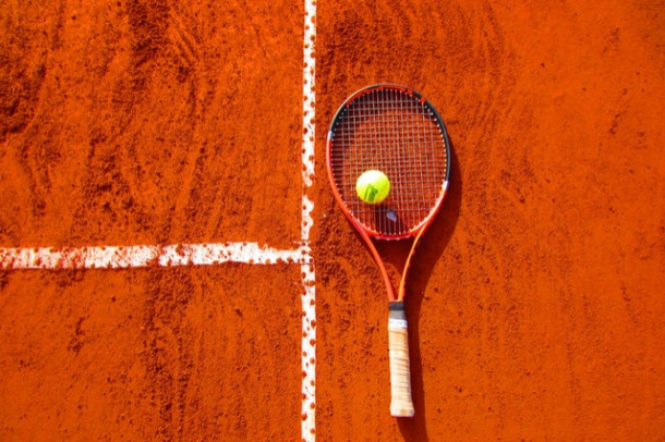 Cel mai lung meci de tenis din istorie a durat 11 ore.