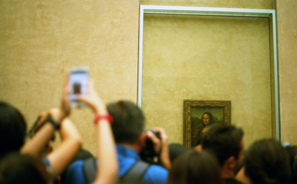 Mona Lisa a fost pictata de Leonardo da Vinci.