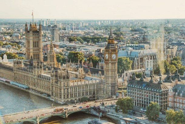 Ce a interzis prin lege Parlamentul Britanic in 1833?