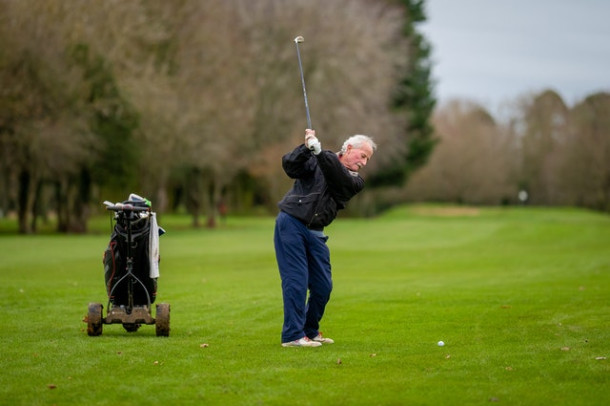 Ce nationalitate are jucatorul de golf Phil Mickelson? 