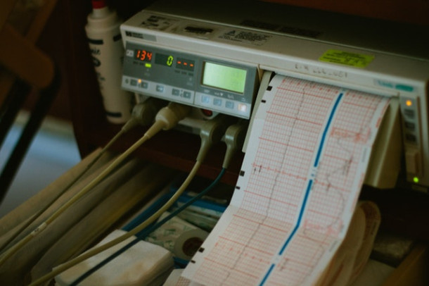 Cum se numeste metoda de investigare pe viu a unui organ cavitar sau tubular cu ajutorul endoscopului? 