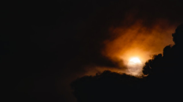 Ce ai alege intre Luna si Soare?