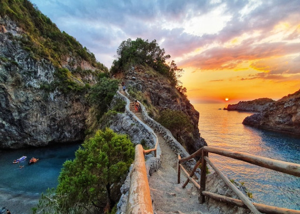 In ce tara se afla regiuniea Calabria?