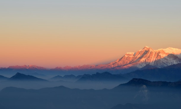Cine insoteste alpinistii care fac escaladari in Himalaya?