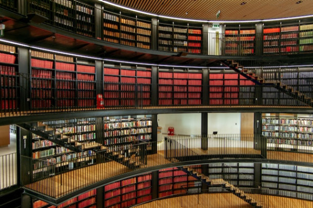 Cum a fost distrusa biblioteca din Alexandria?