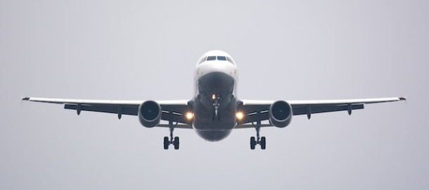 Ce culoare are cutia neagra a avioanelor?
