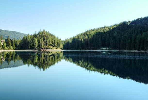 In ce judet putem gasi Lacul Rosu?