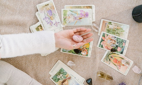 Cum se numesc primele 22 de carti ale unui pachet de Tarot?