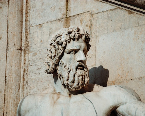 Unde a fost exilat, in vremea imparatului roman Augustus, poetul Ovidiu?