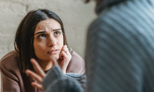 Cat de des dai vina pe altii cand lucrurile merg prost?