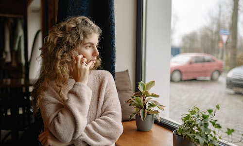 Faci programari si alte lucruri administrative in locul lui? 