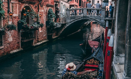 Cate acte are drama „Act venetian”?