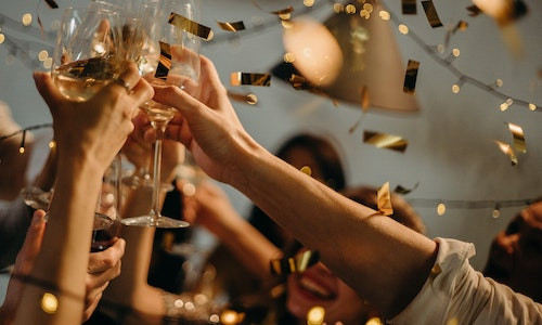 Ce faci la o petrecere?