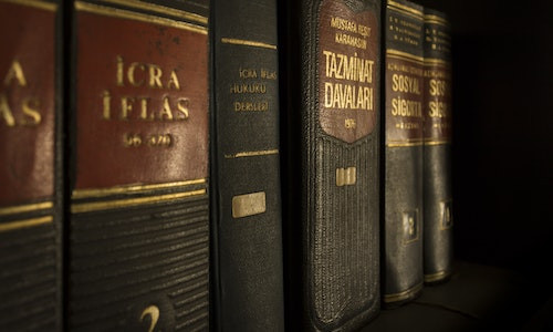 Cate Constitutii au fost adoptate in timpul regimului comunist din România?