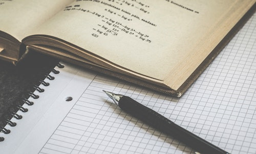 Ce ramura a matematicii studiaza polinoamele?