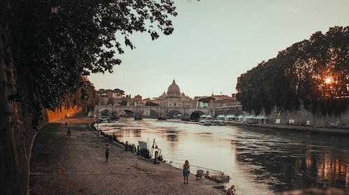 Care este capitala Italiei?