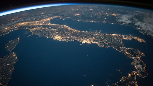 Cat de groasa este atmosfera terestra?