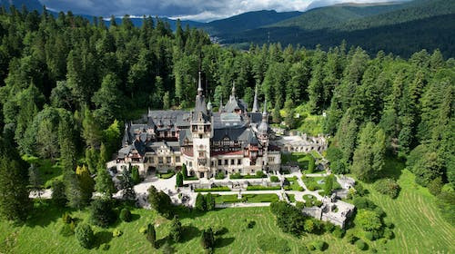 Care a fost primul castel complet iluminat electric?