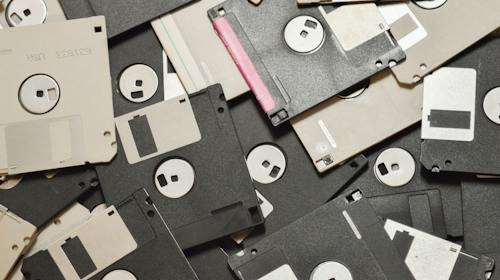 In ce tara s-a inventat discheta de tip floppy?
