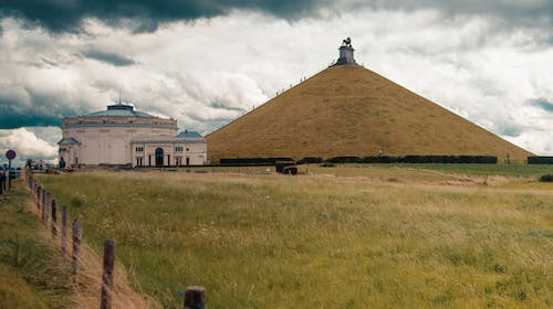 Pe teritoriul carei tari actuale s-a desfasurat batalia de la Waterloo?