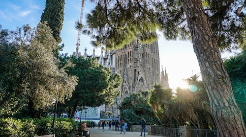 Cine este arhitectul catedralei Sagrada Familia din Barcelona?