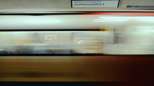 Cand s-a construit prima cale ferata subterana din Londra?