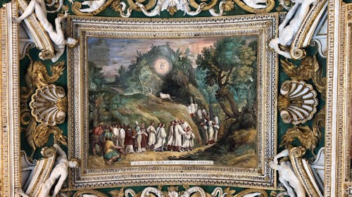 Ce artist a pictat frescele tavanului Capelei Sixtine?
