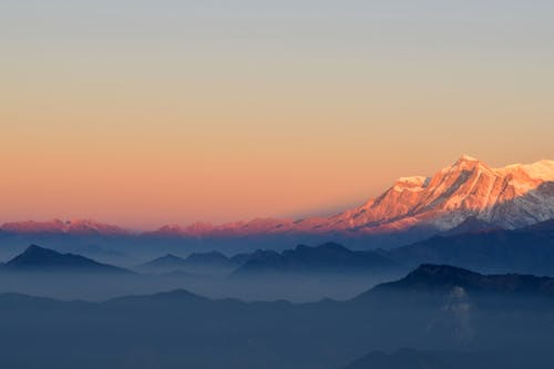 Ce semnificatie are numele Himalaya in limba sanscrita?