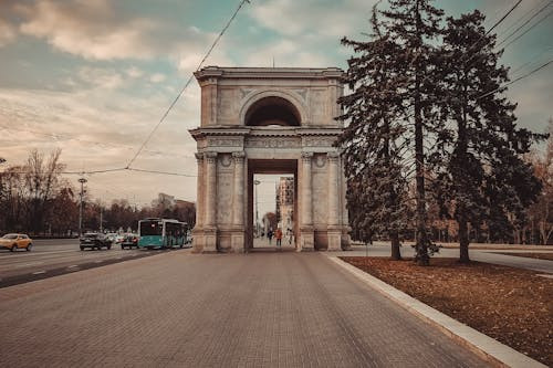In ce tara se afla orasele Balti, Tighina si Chisinau?