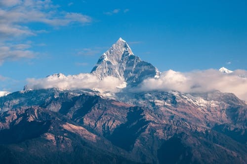 Mont Blanc este cel mai inalt varf din Alpi.