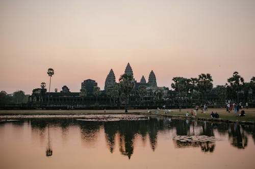 Unde se afla Templul Angkor Wat? 