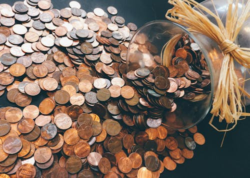 Completeaza proverbul: Banul face din om ....