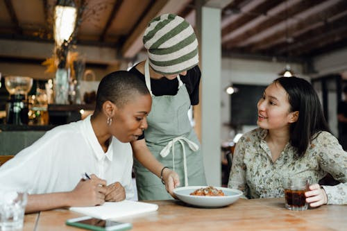 Cum reactionezi atunci cand cineva te critica pe nedrept?