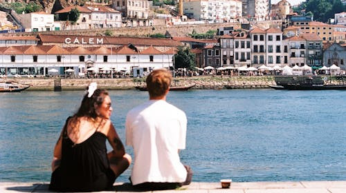 Cand intalnesti pe cineva nou, ce te atrage prima data la acea persoana?