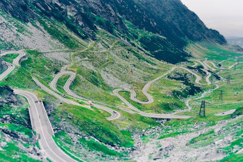 Ce formatiune montana din Romania este cunoscuta pentru Transfagarasan?